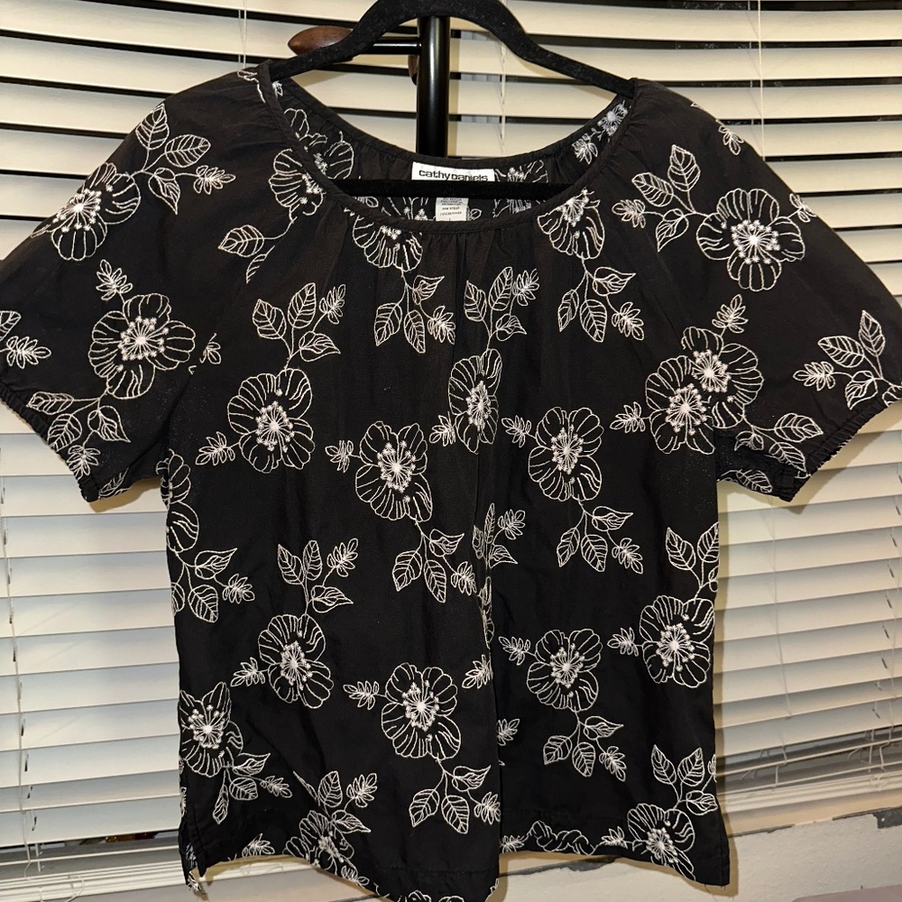 Cathy Daniel’s embroidered blouse XL
